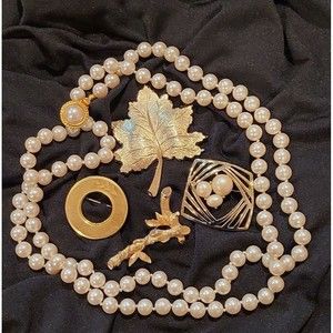Vintage Mid Century Gold Tone Brooch Pin Collection Faux Pearl Necklace Lot 5